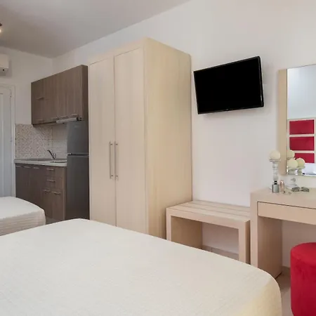 Luxury Living Annio Aparthotel *