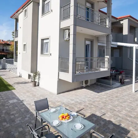 Luxury Living Annio Aparthotel *