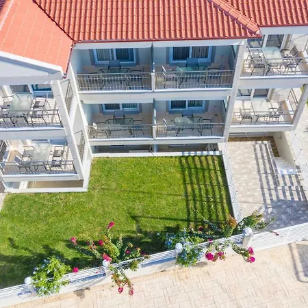 Luxury Living Annio Aparthotel *